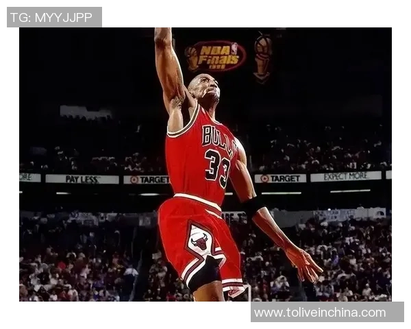 当年也曾是正太!斯科蒂-皮蓬分享个人旧照:年轻的公牛